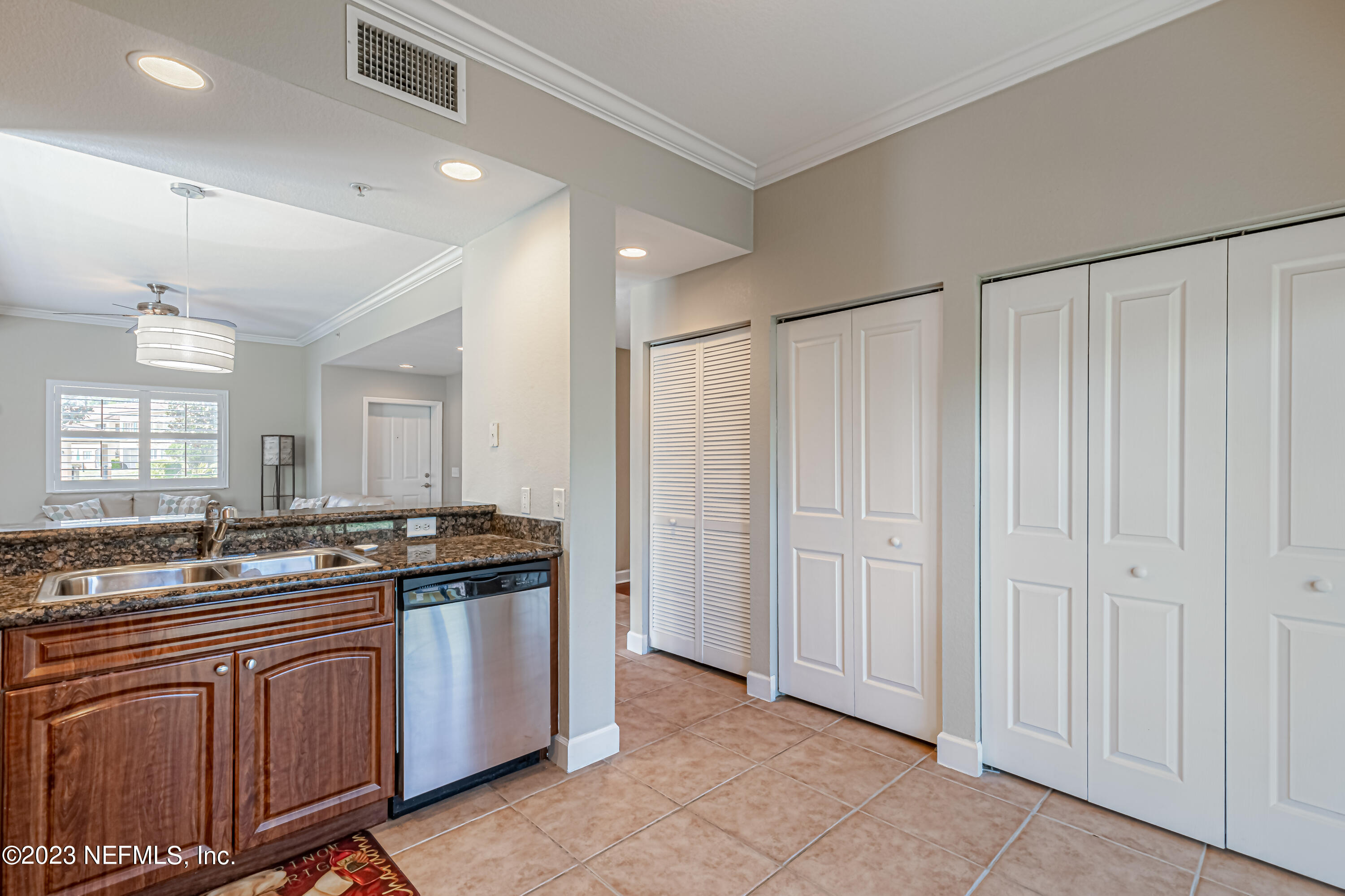 9745 Touchton Road, Unit 2005 Jacksonville, FL 32246 - Photo 17 of 30 17-Kitchen