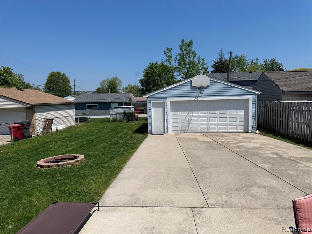 24145 Cottrell Clinton Township, MI 48035 - Photo 9 of 14