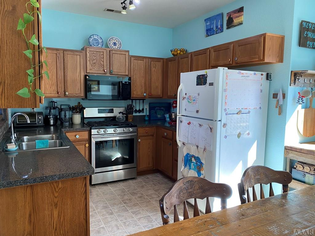 983 Scott Road Elizabeth City, NC 27909 - Photo 7 of 22 Kitchen