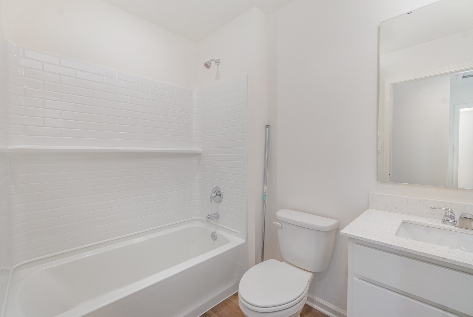 600 Adirondack Court Joliet, IL 60421 - Photo 18 of 19 a bathroom with a toilet and a bathtub