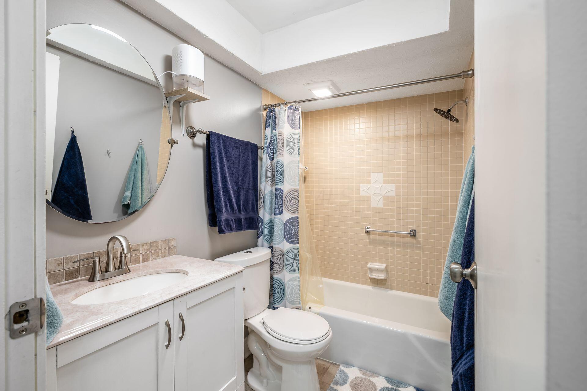 487 Old Coach Road, Unit D Westerville, OH 43081 - Photo 26 of 32 Hall bath