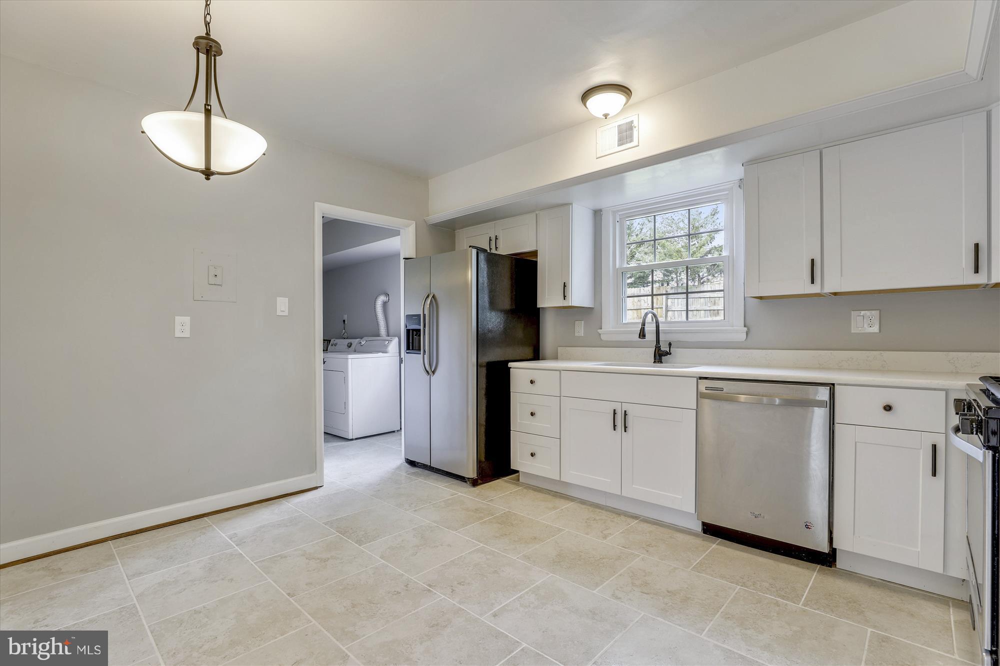 11314 Gainsborough Road Potomac, MD 20854 - Photo 13 of 30 Kitchen
