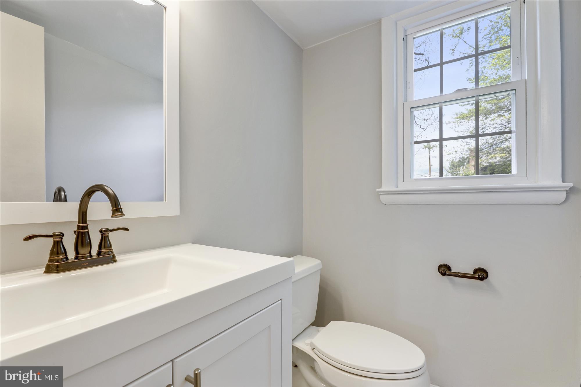 11314 Gainsborough Road Potomac, MD 20854 - Photo 15 of 30 Bath