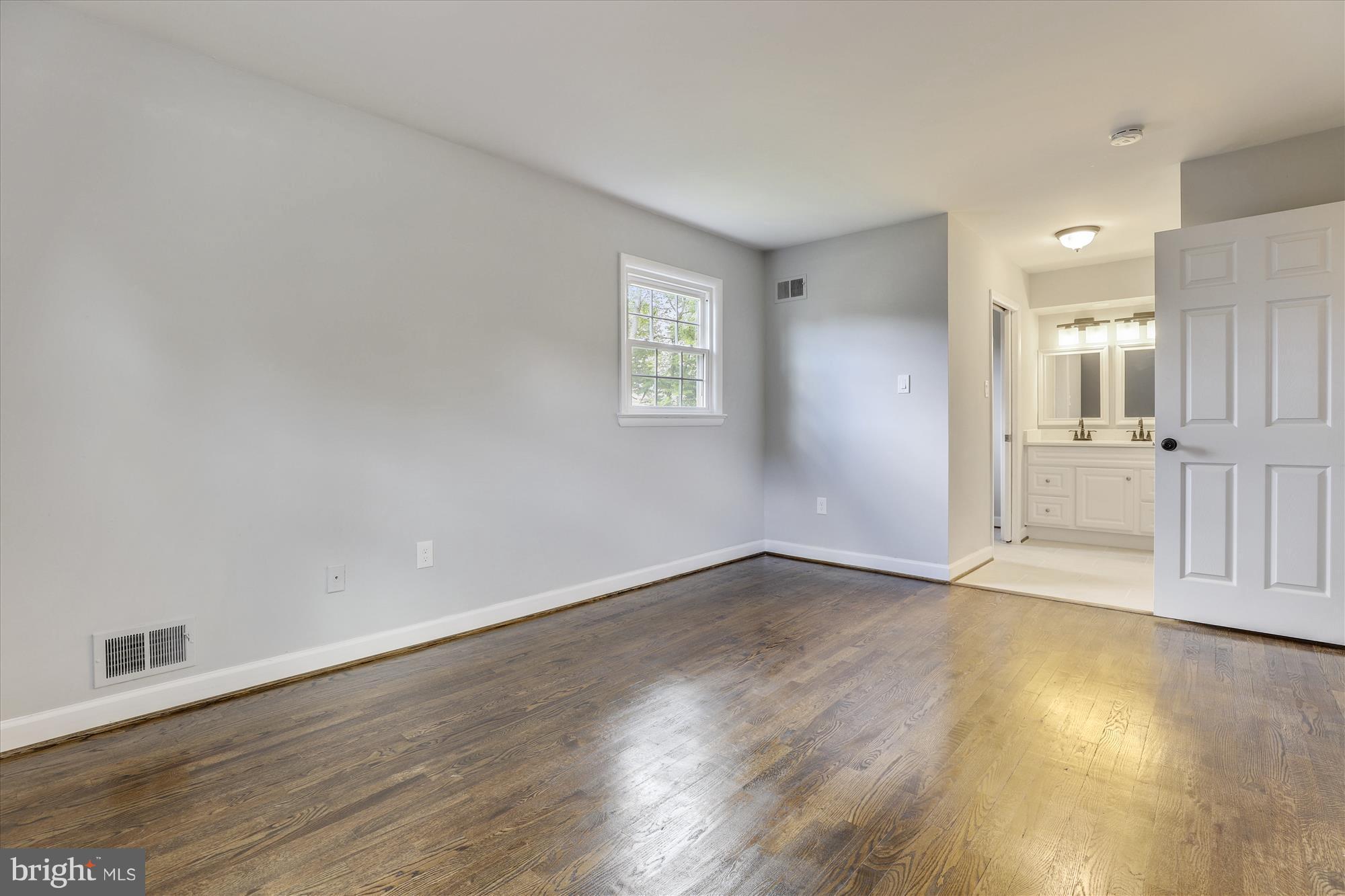 11314 Gainsborough Road Potomac, MD 20854 - Photo 29 of 30 Bedroom (Master)
