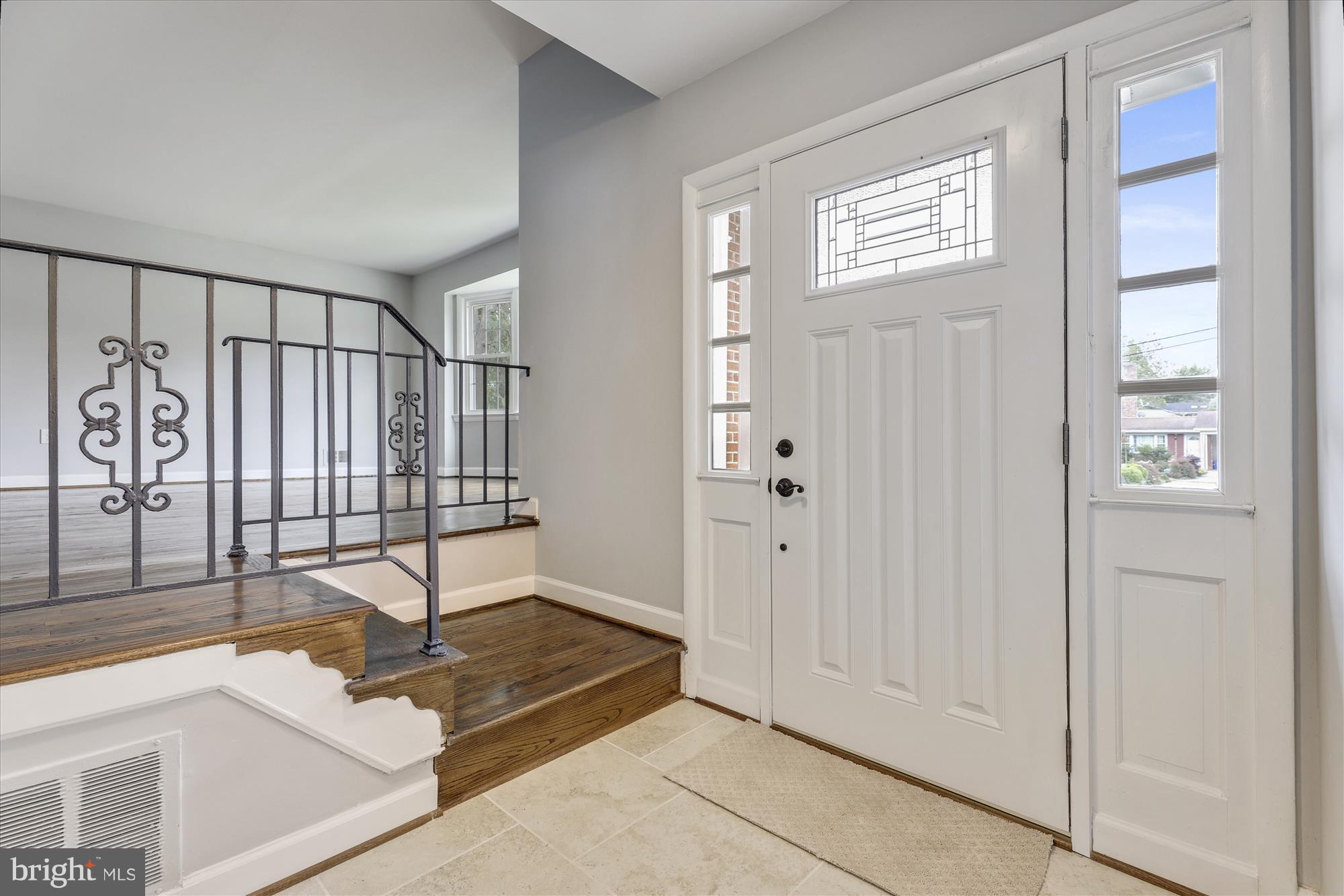 11314 Gainsborough Road Potomac, MD 20854 - Photo 8 of 30 Interior (General)