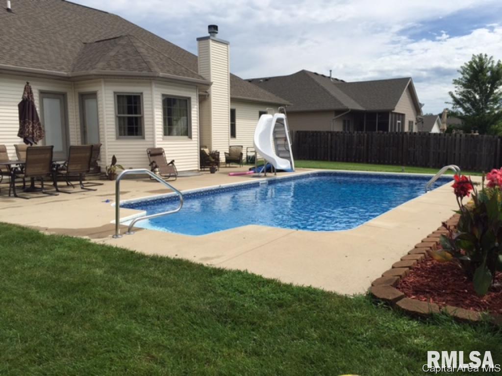 1404 Old Crows Way Springfield, IL 62712 - Photo 2 of 35