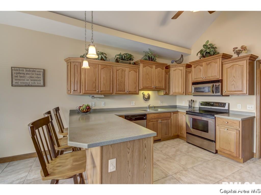 1404 Old Crows Way Springfield, IL 62712 - Photo 17 of 35
