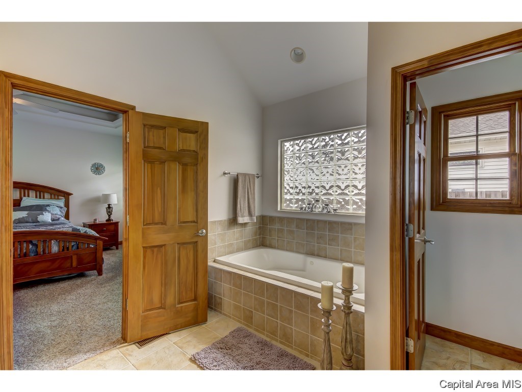 1404 Old Crows Way Springfield, IL 62712 - Photo 27 of 35