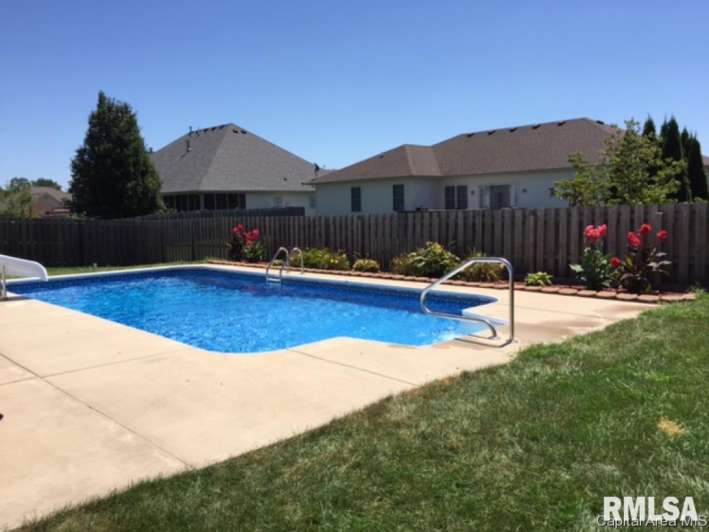 1404 Old Crows Way Springfield, IL 62712 - Photo 4 of 35