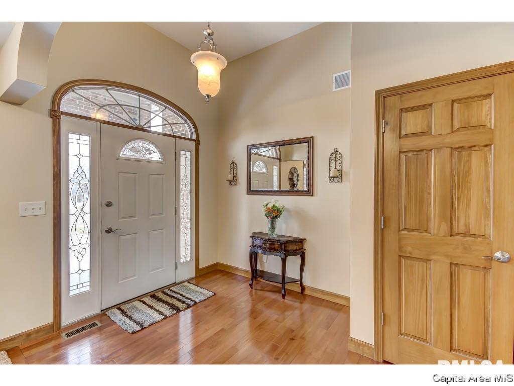 1404 Old Crows Way Springfield, IL 62712 - Photo 5 of 35