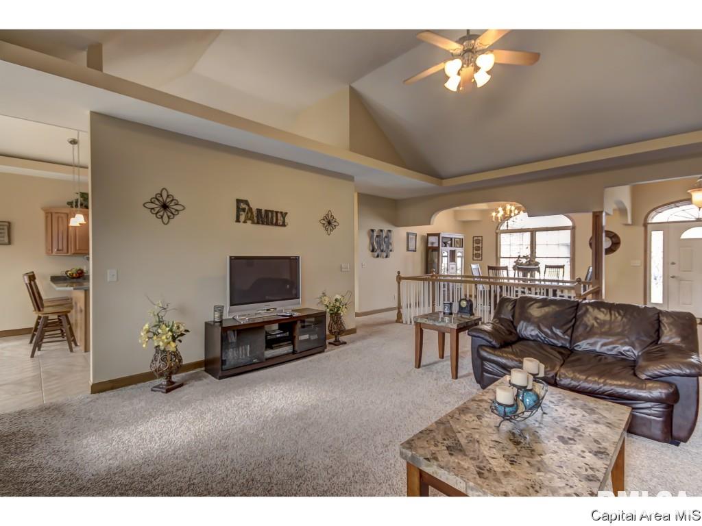 1404 Old Crows Way Springfield, IL 62712 - Photo 8 of 35