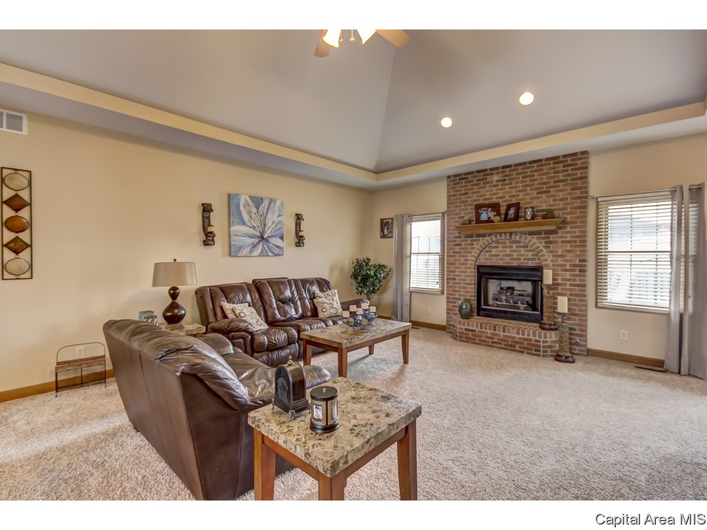 1404 Old Crows Way Springfield, IL 62712 - Photo 9 of 35