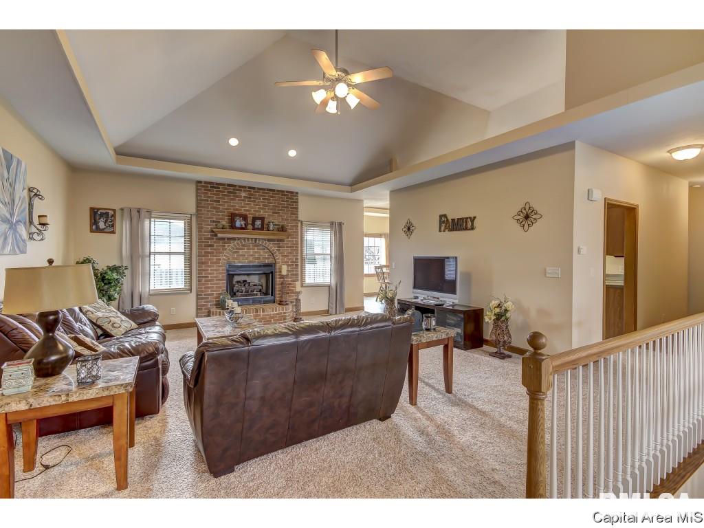 1404 Old Crows Way Springfield, IL 62712 - Photo 10 of 35