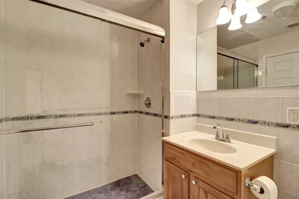 $4,600 | 704 Clinton Street, Unit 3D, Hoboken, NJ 07030