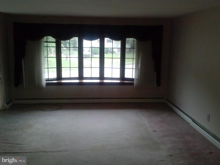 19 Brimfield Road Audubon, PA 19403 - Photo 8 of 18 Living Room