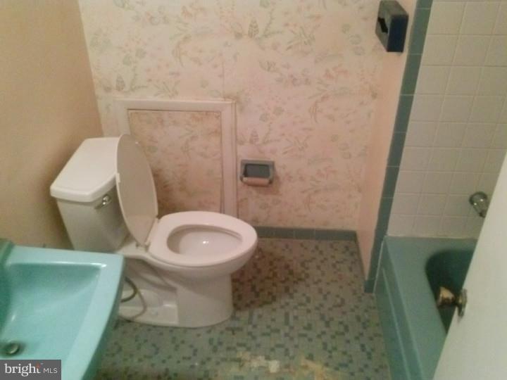 19 Brimfield Road Audubon, PA 19403 - Photo 10 of 18 Bathroom