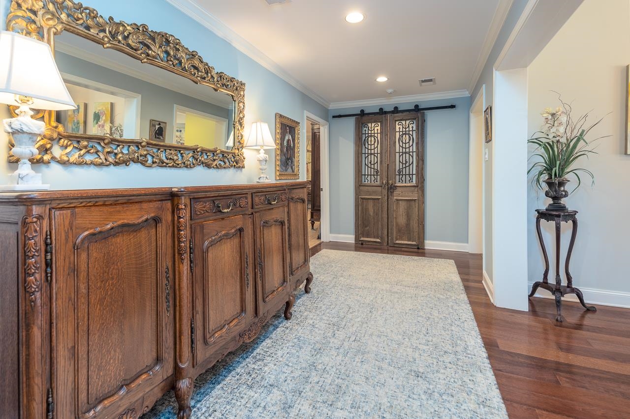 4723 Gwynne Road Memphis, TN 38117 - Photo 22 of 40 a view of a hallway with a elevator