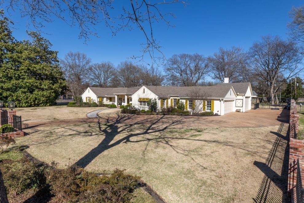 4723 Gwynne Road Memphis, TN 38117 - Photo 3 of 40 a view of a house with snow on the background