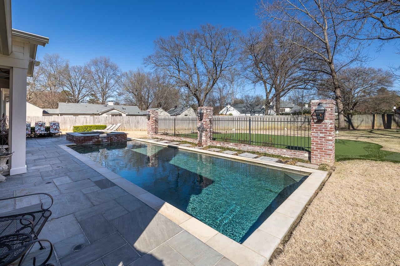 4723 Gwynne Road Memphis, TN 38117 - Photo 38 of 40 a view of outdoor space with garden and trees