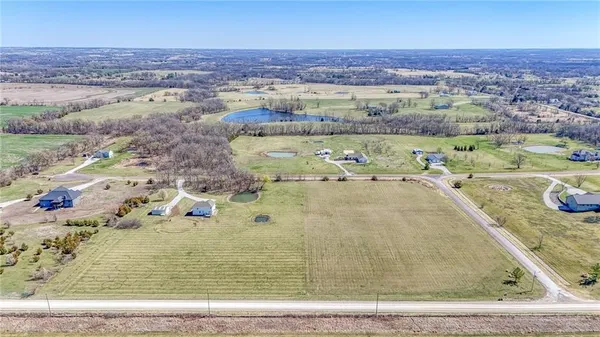 $160,000 | 2063 Hedge Hl Drive, Bates City, MO 64011