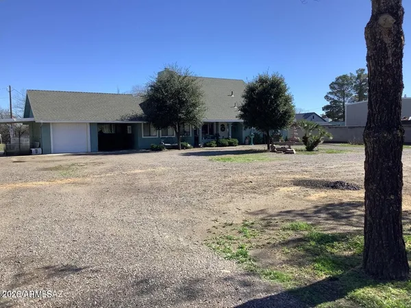 a black and white photo of a black and white photo