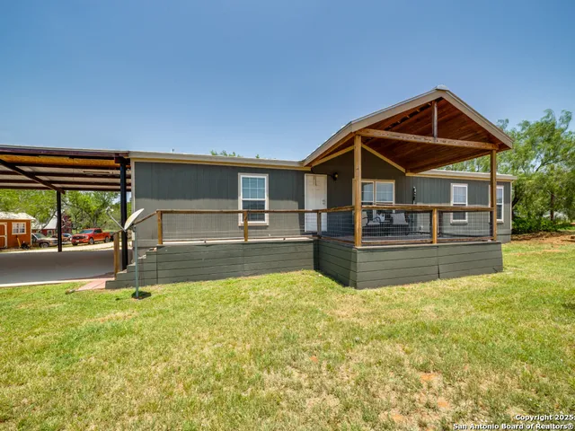 $280,000 | 1271 Sandbranch Road, Bigfoot, TX 78005