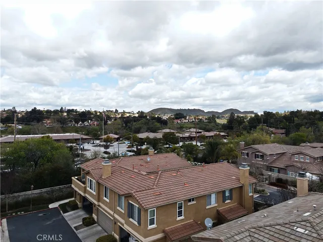 a view of a houses with a terrace
