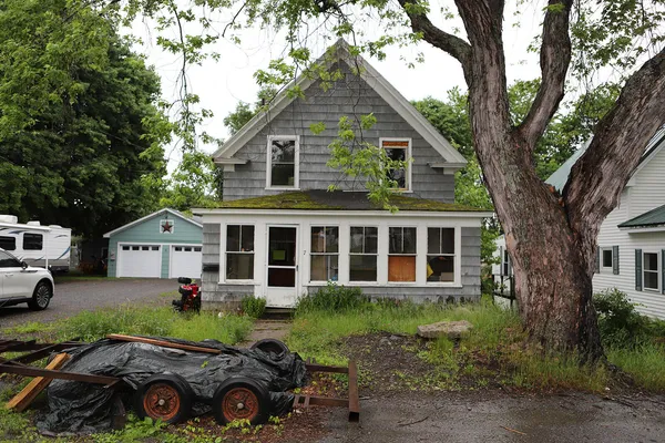 $69,900 | 7 Eastern Avenue, East Millinocket, ME 04430