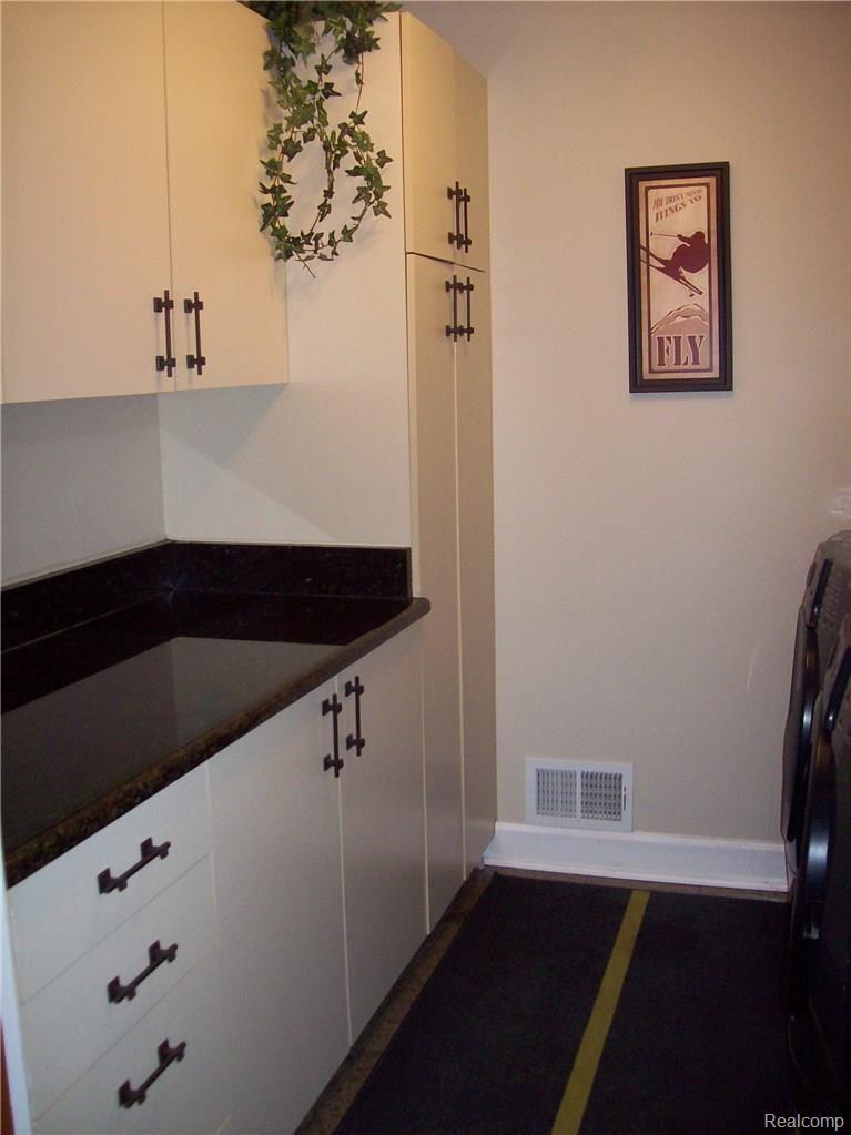 3025 Trilogy Road Milford, MI 48381 - Photo 10 of 38 100_4292.JPG