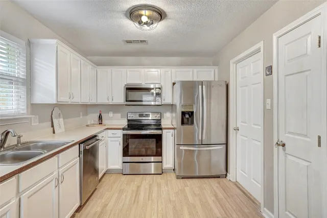 $243,900 | 605 Copper Court, Jarrell, TX 76537