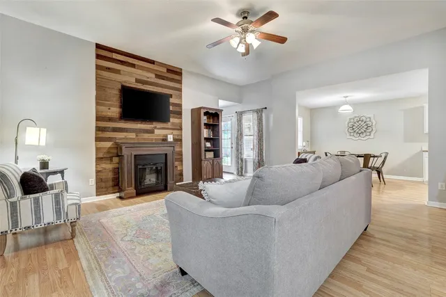 $243,900 | 605 Copper Court, Jarrell, TX 76537