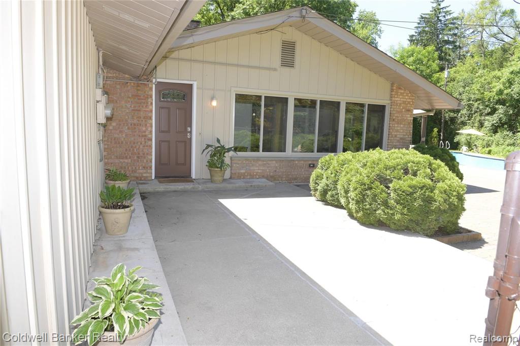 6040 Darramoor Road Bloomfield Hills, MI 48301 - Photo 34 of 47