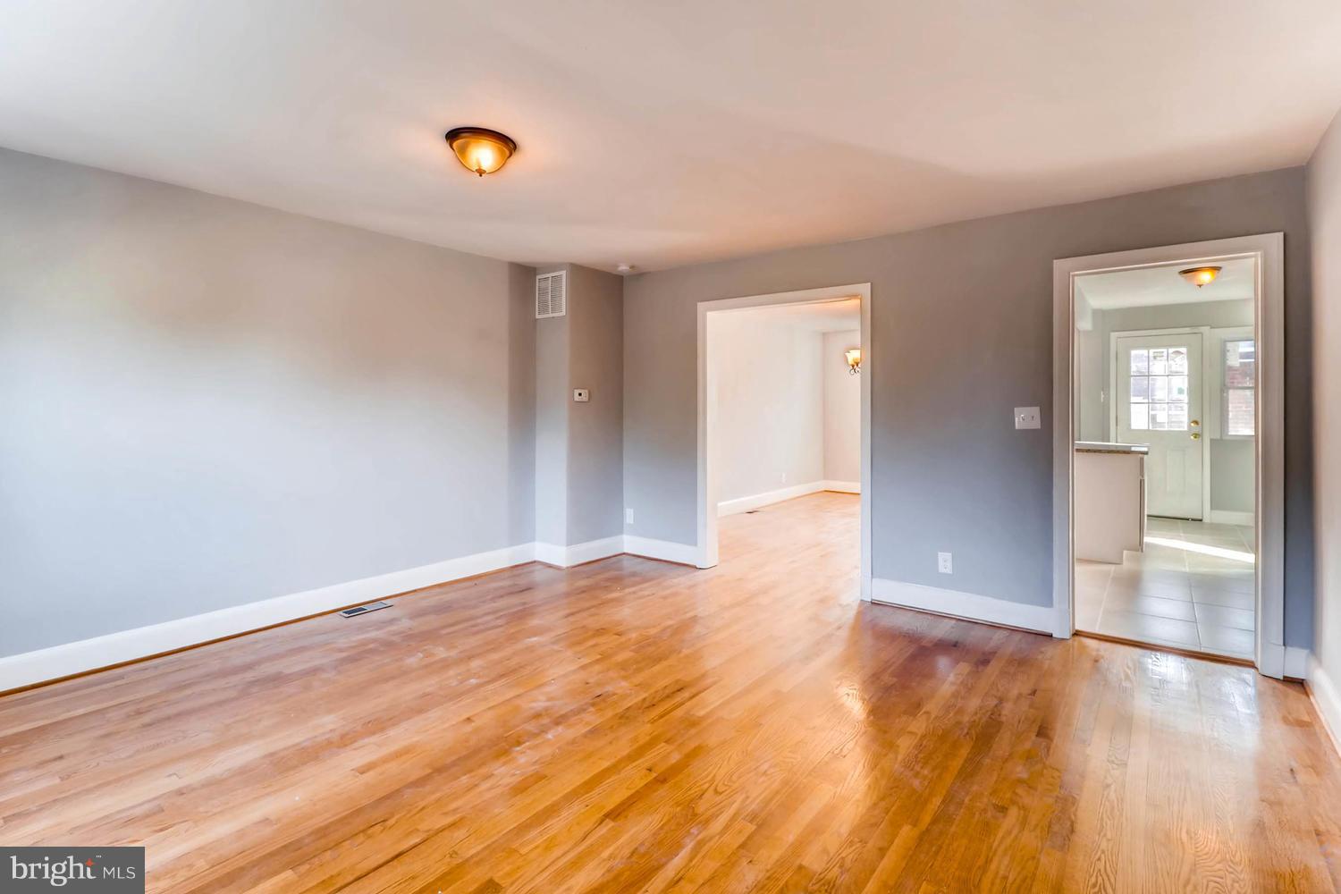 4603 Rokeby Road Baltimore, MD 21229 - Photo 3 of 30 Living Room