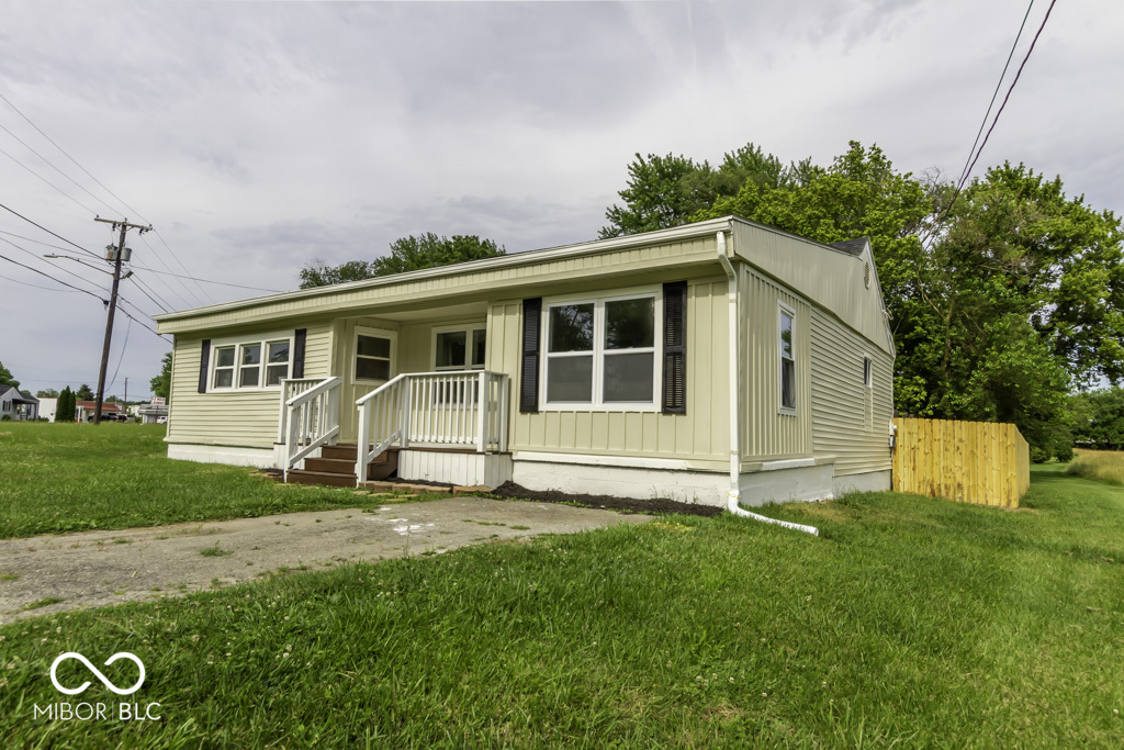 430 Anderson Road Chesterfield, IN 46017 - Photo 2 of 25