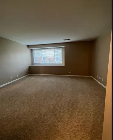 $2,650 | 211 Ashbury Lane East, Unit 7, Roselle, IL 60172