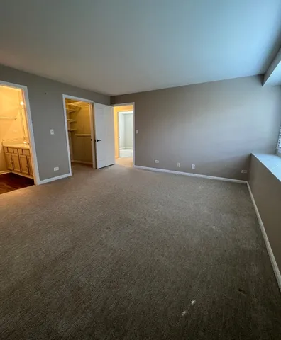 $2,650 | 211 Ashbury Lane East, Unit 7, Roselle, IL 60172