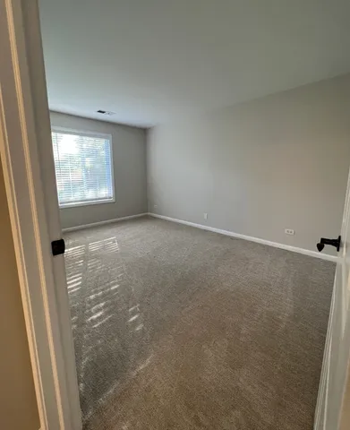 $2,650 | 211 Ashbury Lane East, Unit 7, Roselle, IL 60172