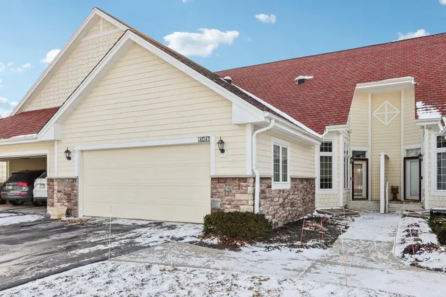 $569,900 | 4041 South Fohr Drive, New Berlin, WI 53151