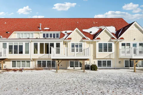 $569,900 | 4041 South Fohr Drive, New Berlin, WI 53151