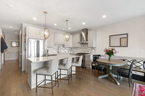 $799,000 | 1601 West Pearson Street, Unit 3S, Chicago, IL 60622