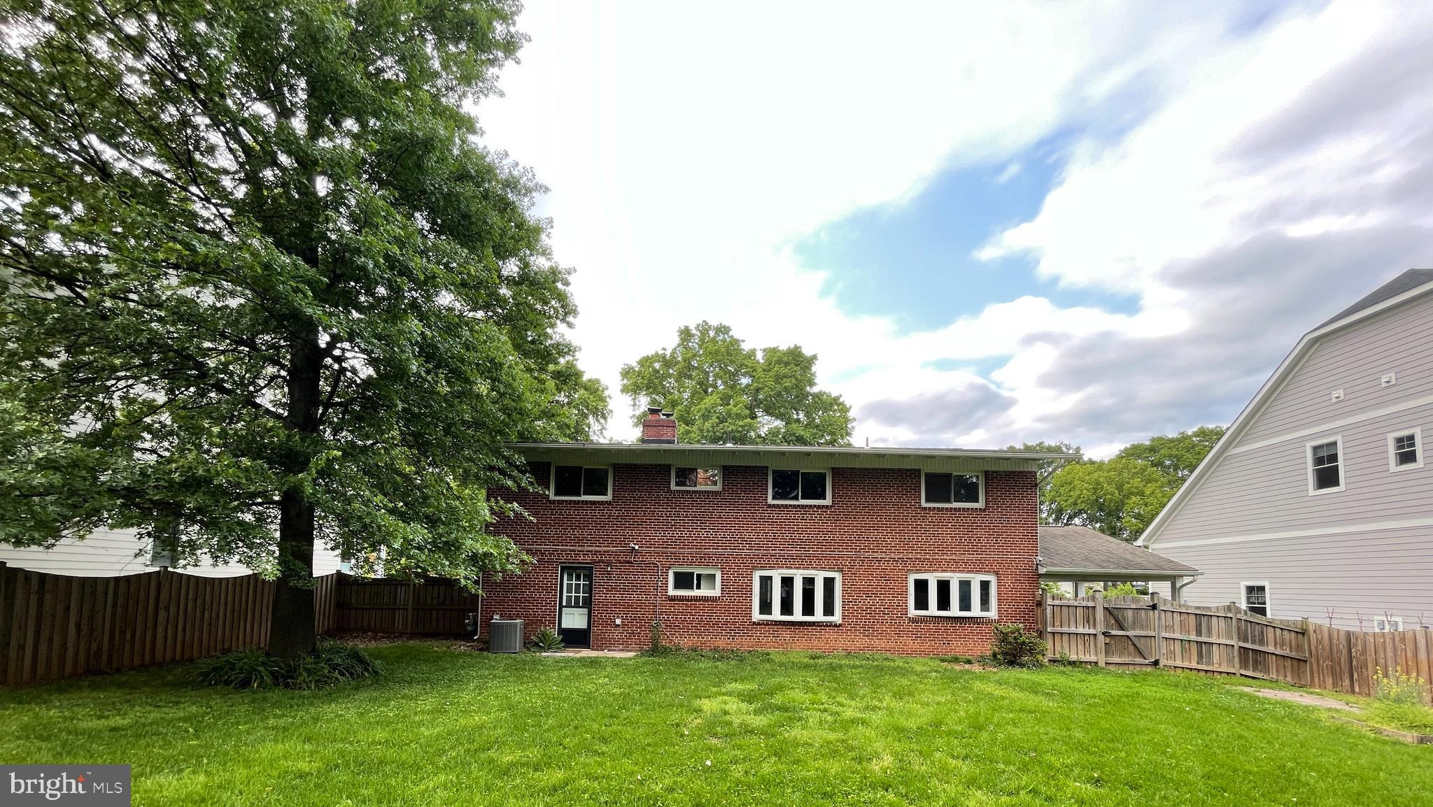 6933 Tyndale Street McLean, VA 22101 - Photo 2 of 28