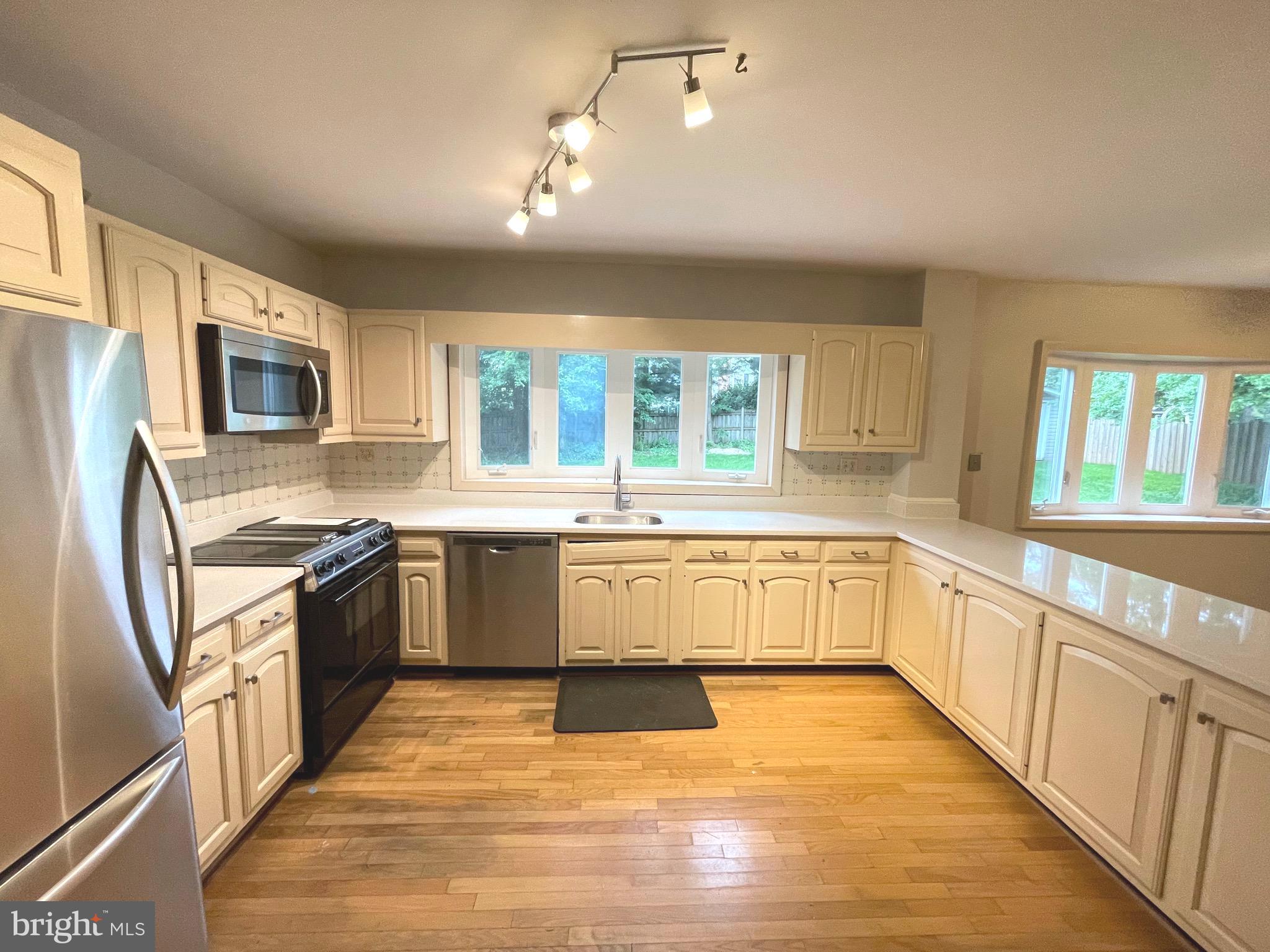 6933 Tyndale Street McLean, VA 22101 - Photo 9 of 28