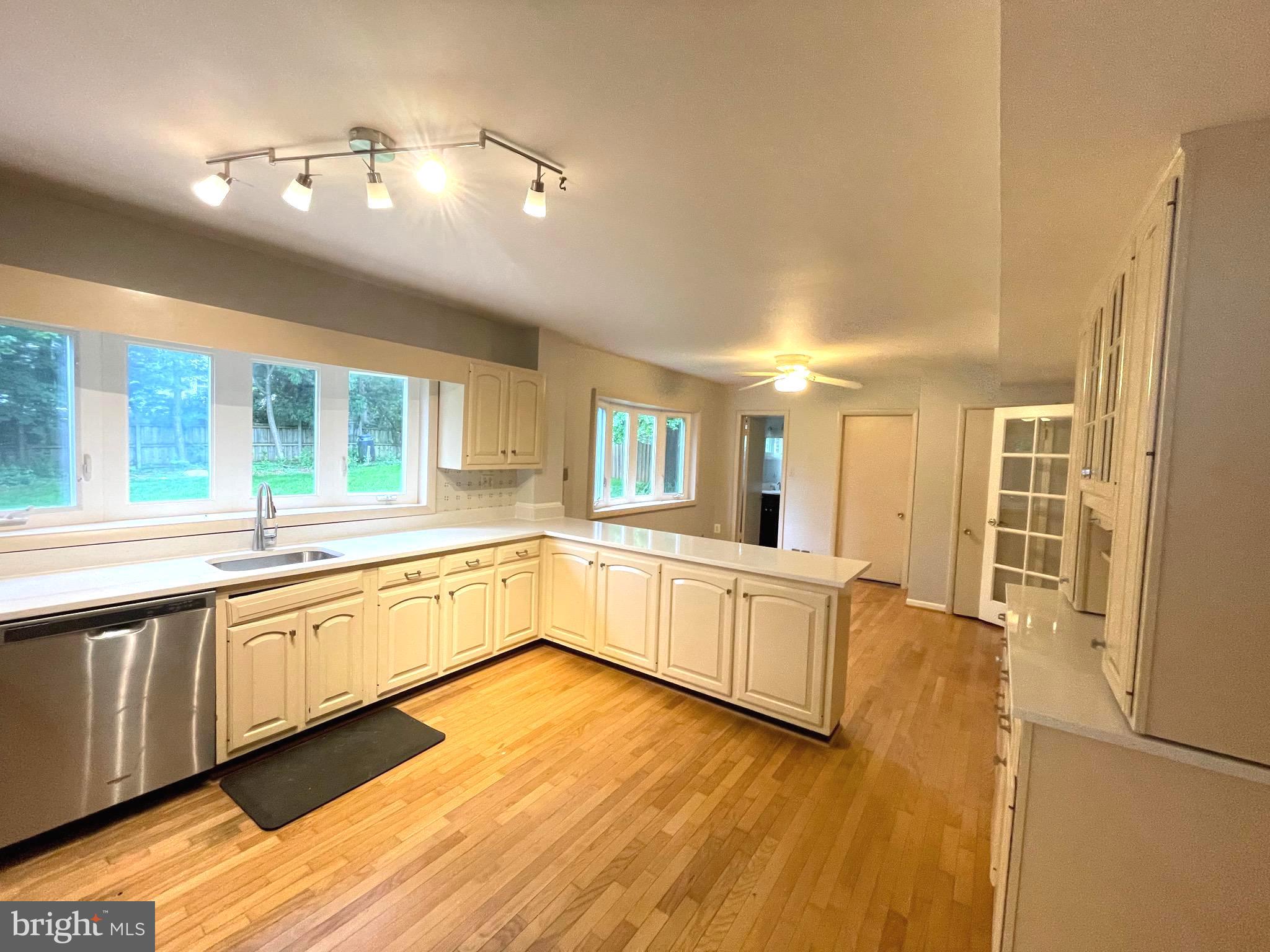 6933 Tyndale Street McLean, VA 22101 - Photo 10 of 28