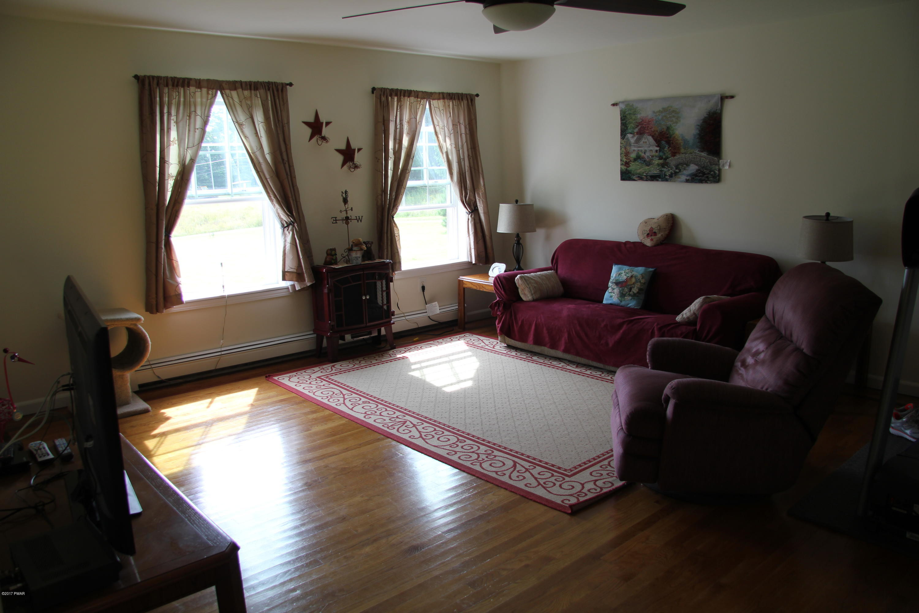 157 Hilltop Road Newfoundland, PA 18445 - Photo 4 of 34 FAMILY RM OFF KITCHEN