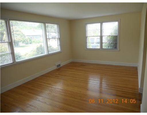 90 Greylock Road Bristol, RI 02809 - Photo 4 of 13 Living Room.