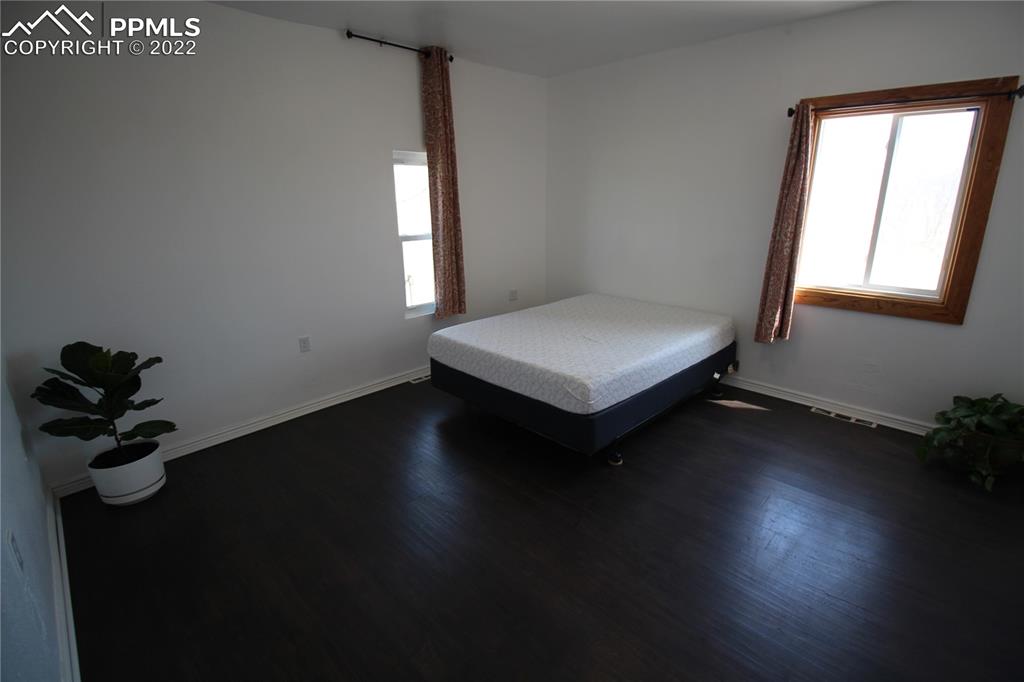 1526 Noe Road Larkspur, CO 80118 - Photo 17 of 29 a living room with hard wood floors and a window