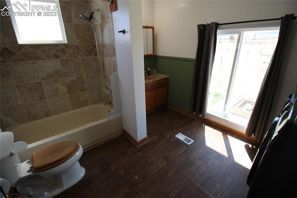 1526 Noe Road Larkspur, CO 80118 - Photo 20 of 29 a bathroom with a bathtub a sink and a shower