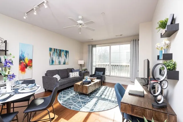 $2,400 | 100 Stockton Street, Unit 108M, Chelsea, MA 02150