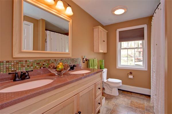 53 Denver Terrace Worcester, MA 01604 - Photo 12 of 20