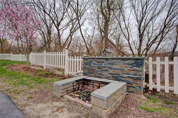 53 Denver Terrace Worcester, MA 01604 - Photo 3 of 20